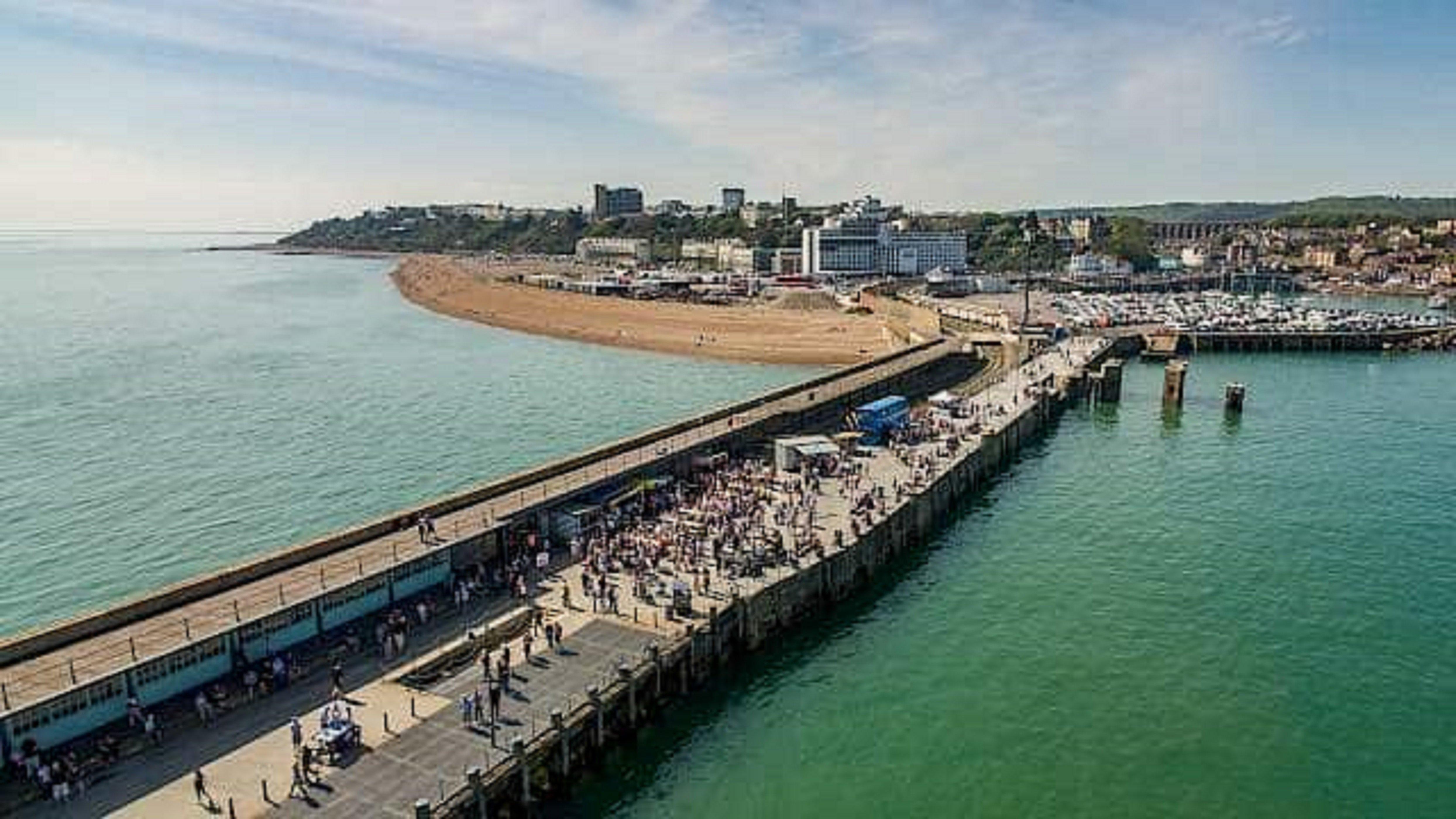 Holiday Inn Express Folkestone Channel Tunnel, An Ihg Hotel מראה חיצוני תמונה